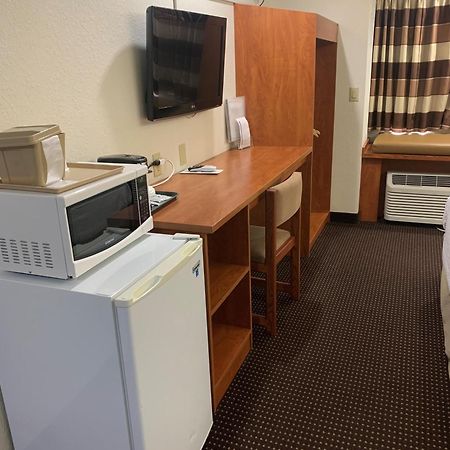 Microtel Inn & Suites By Wyndham Rice Lake Bagian luar foto