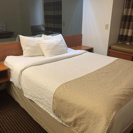 Microtel Inn & Suites By Wyndham Rice Lake Bagian luar foto