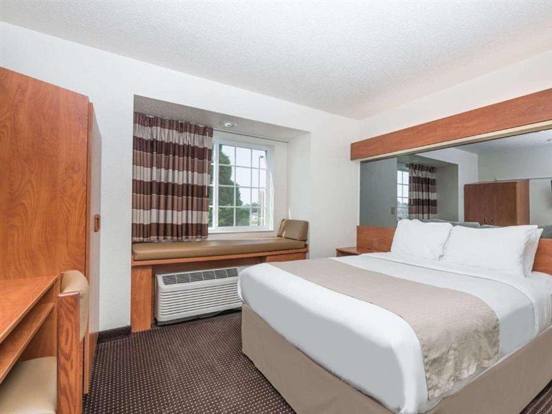 Microtel Inn & Suites By Wyndham Rice Lake Bagian luar foto