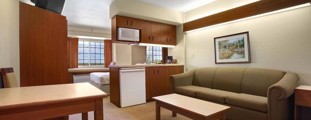 Microtel Inn & Suites By Wyndham Rice Lake Bagian luar foto