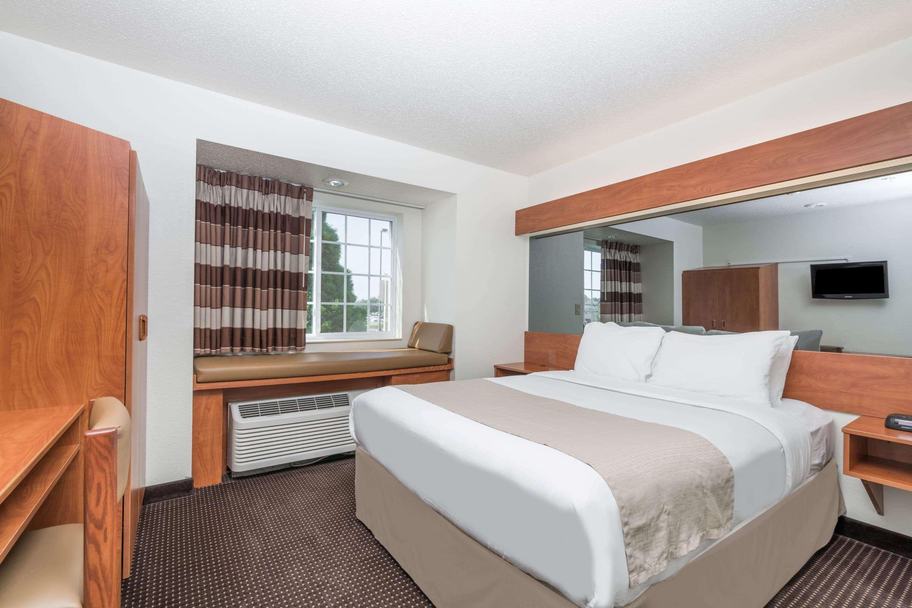 Microtel Inn & Suites By Wyndham Rice Lake Bagian luar foto