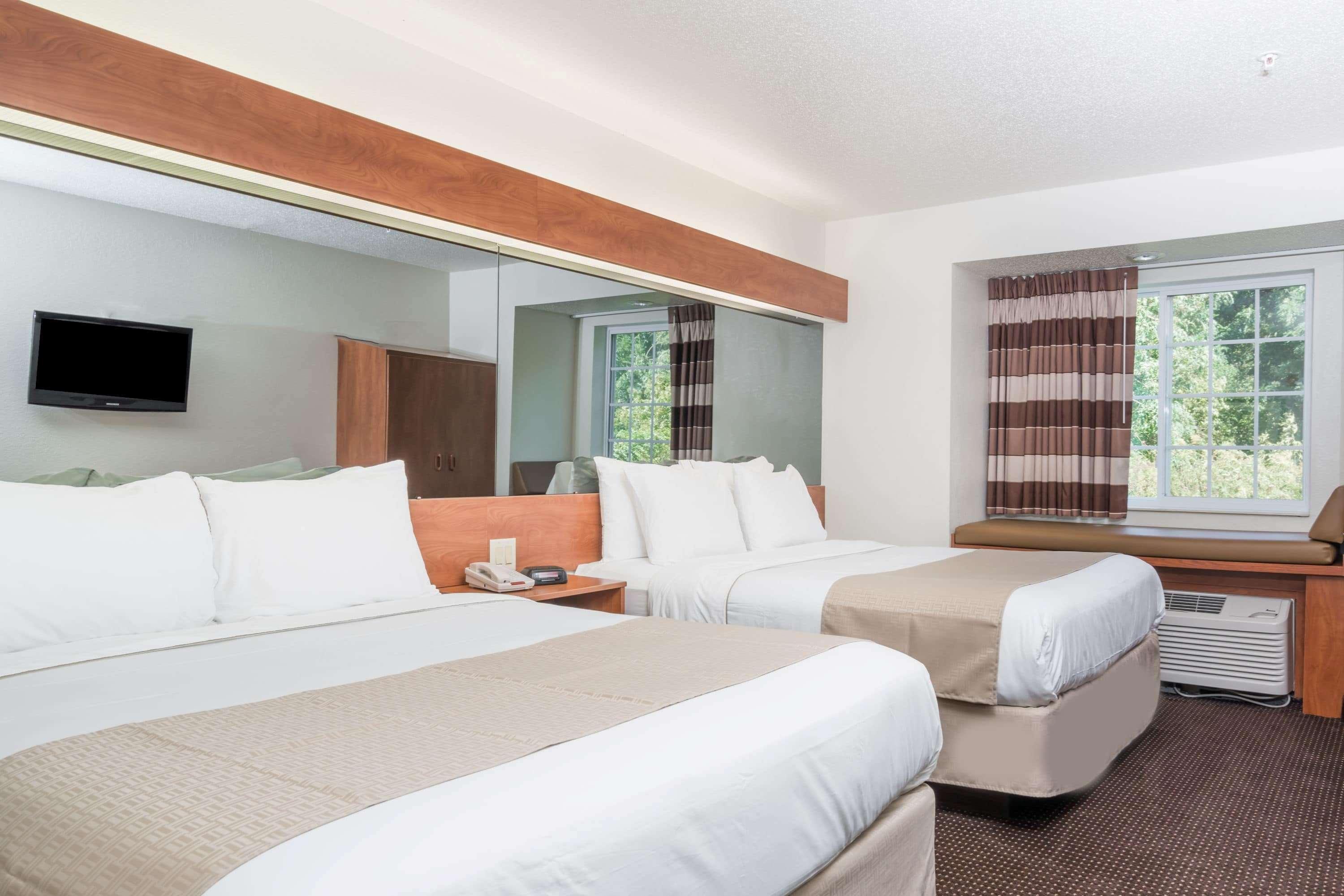 Microtel Inn & Suites By Wyndham Rice Lake Bagian luar foto