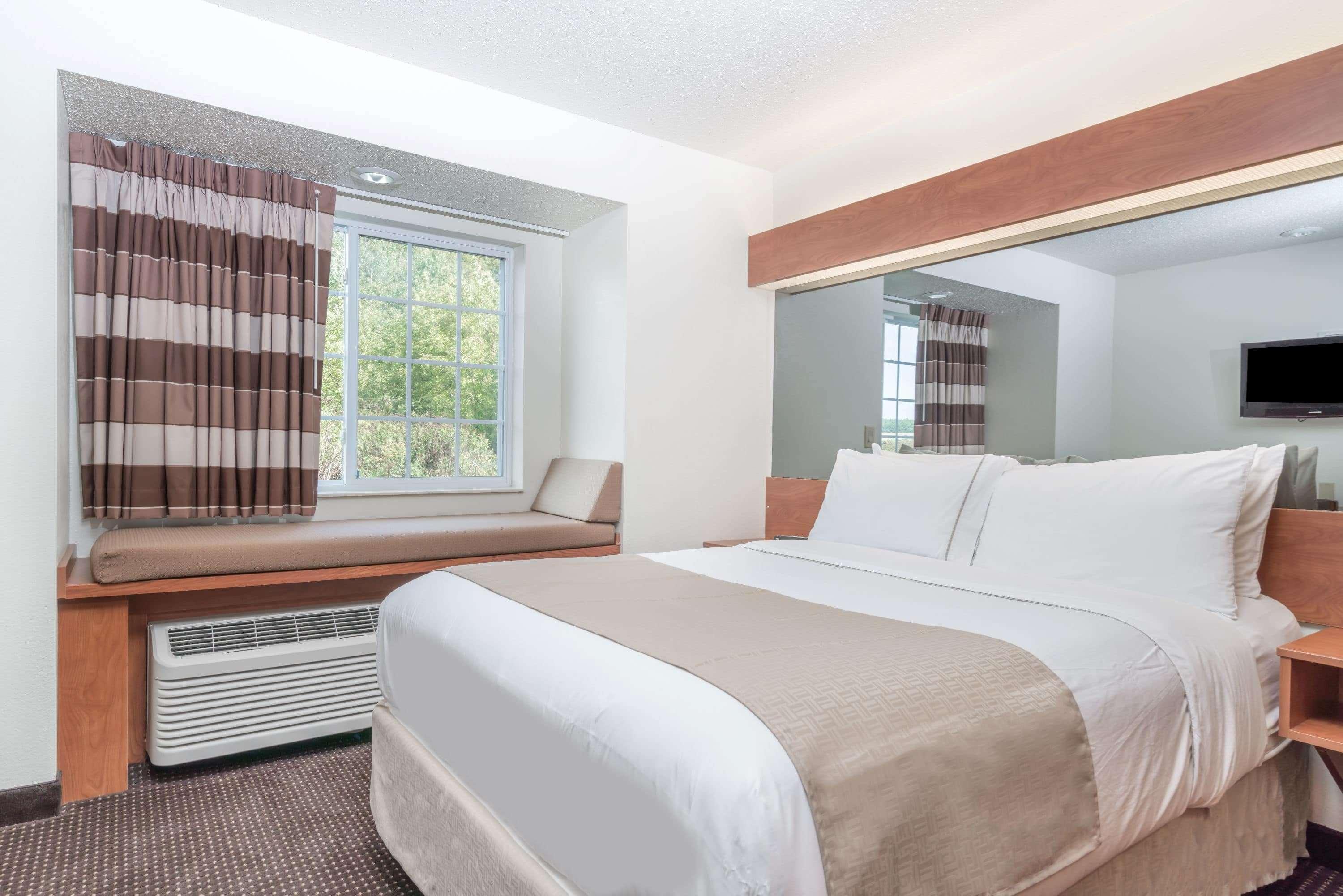 Microtel Inn & Suites By Wyndham Rice Lake Bagian luar foto