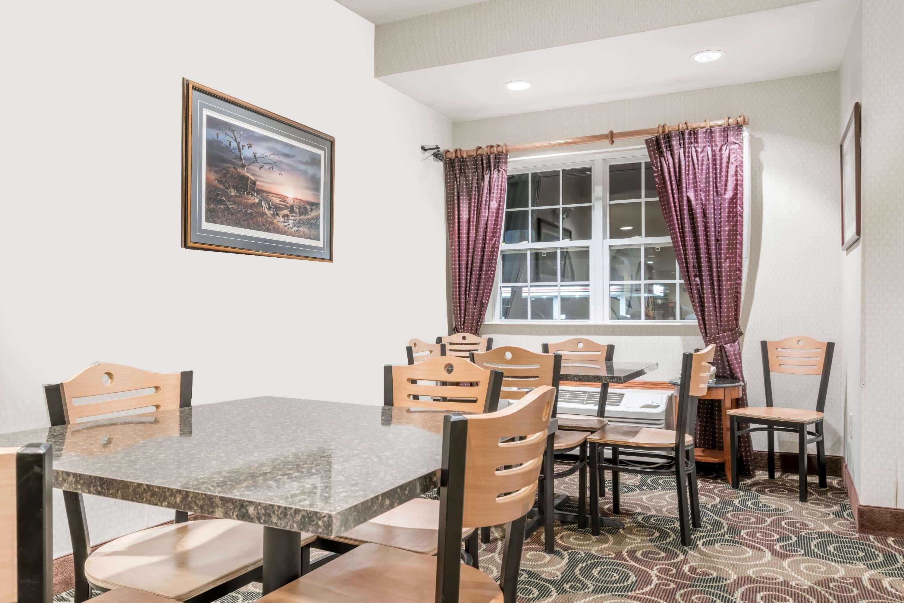 Microtel Inn & Suites By Wyndham Rice Lake Bagian luar foto