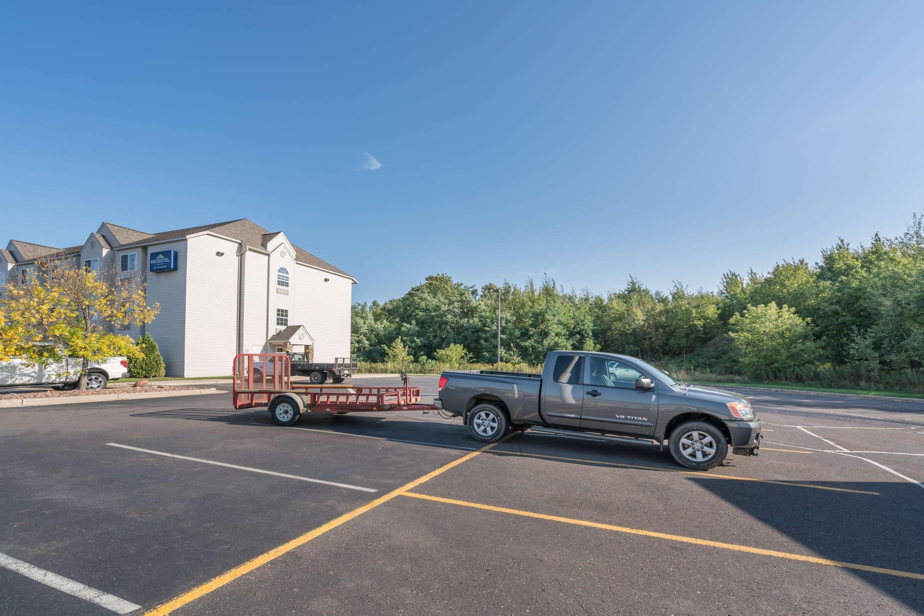 Microtel Inn & Suites By Wyndham Rice Lake Bagian luar foto