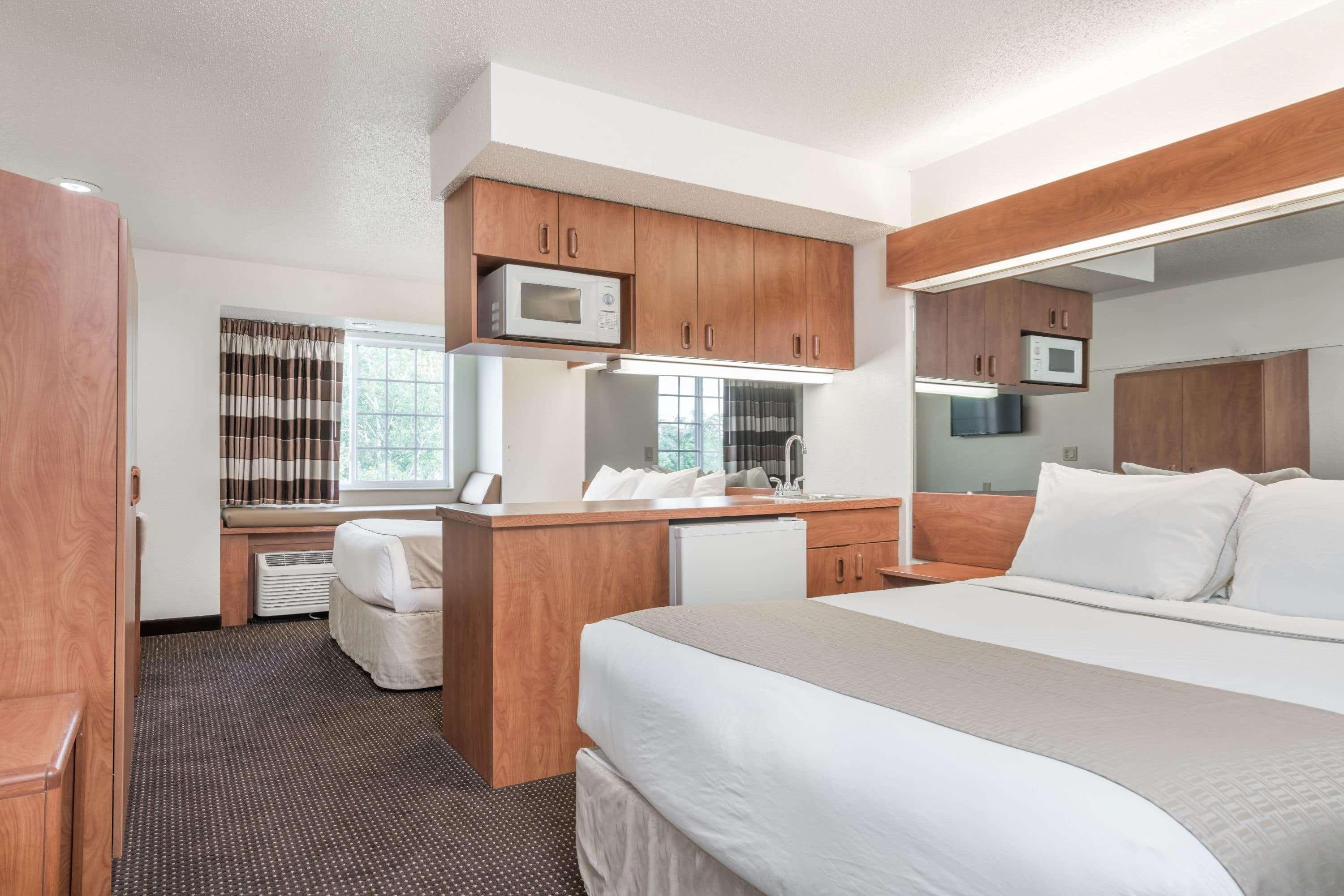 Microtel Inn & Suites By Wyndham Rice Lake Bagian luar foto