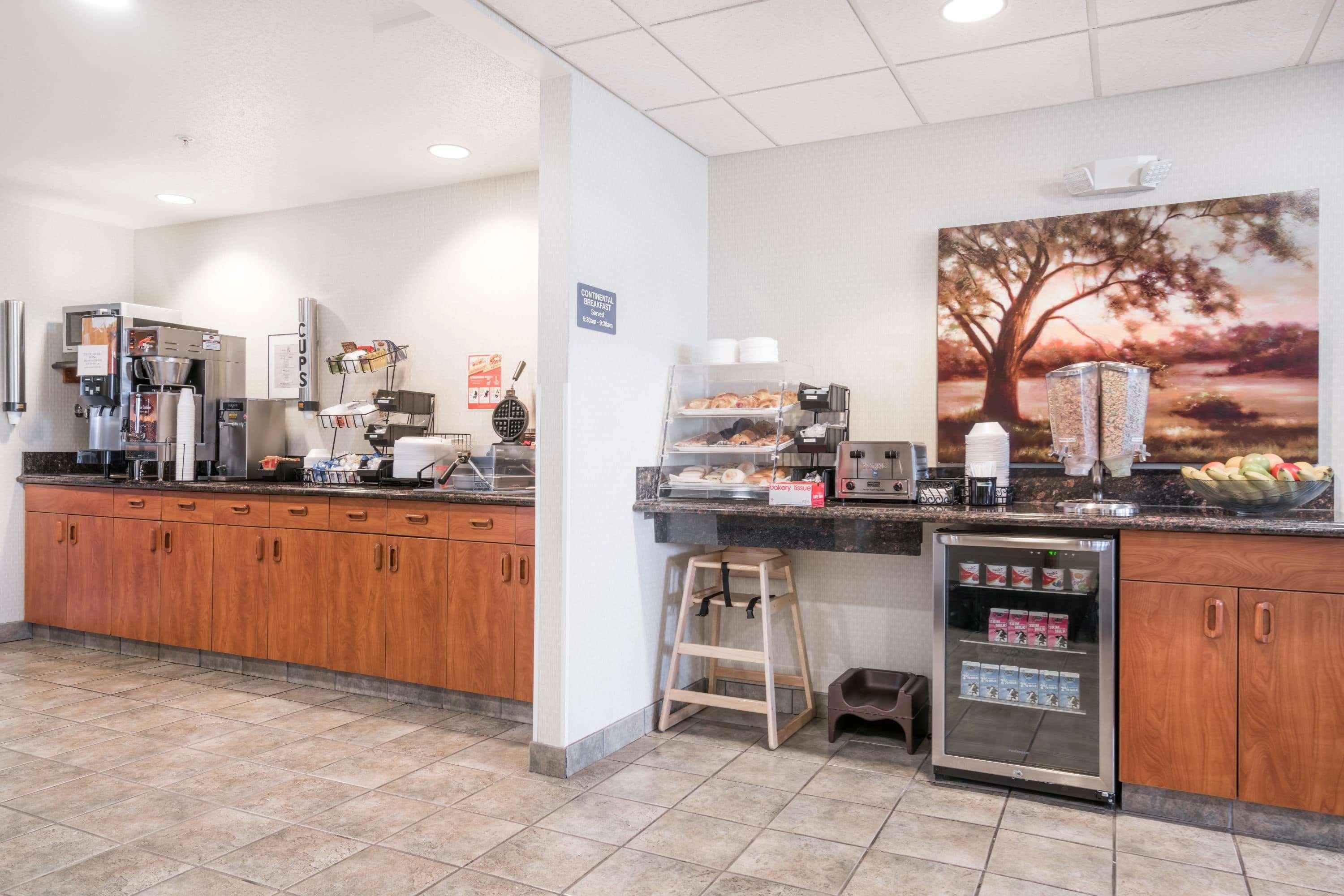 Microtel Inn & Suites By Wyndham Rice Lake Bagian luar foto