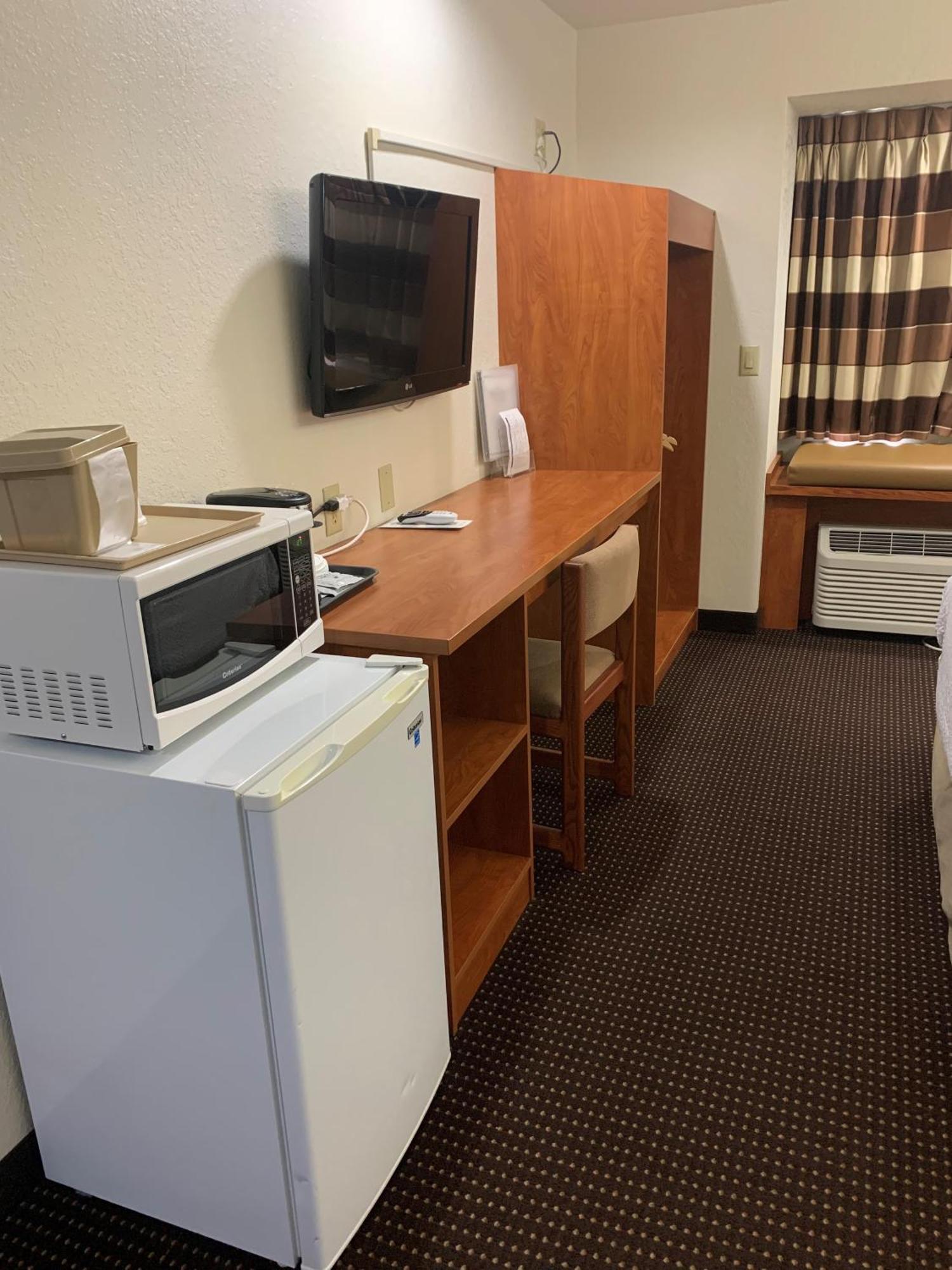 Microtel Inn & Suites By Wyndham Rice Lake Bagian luar foto