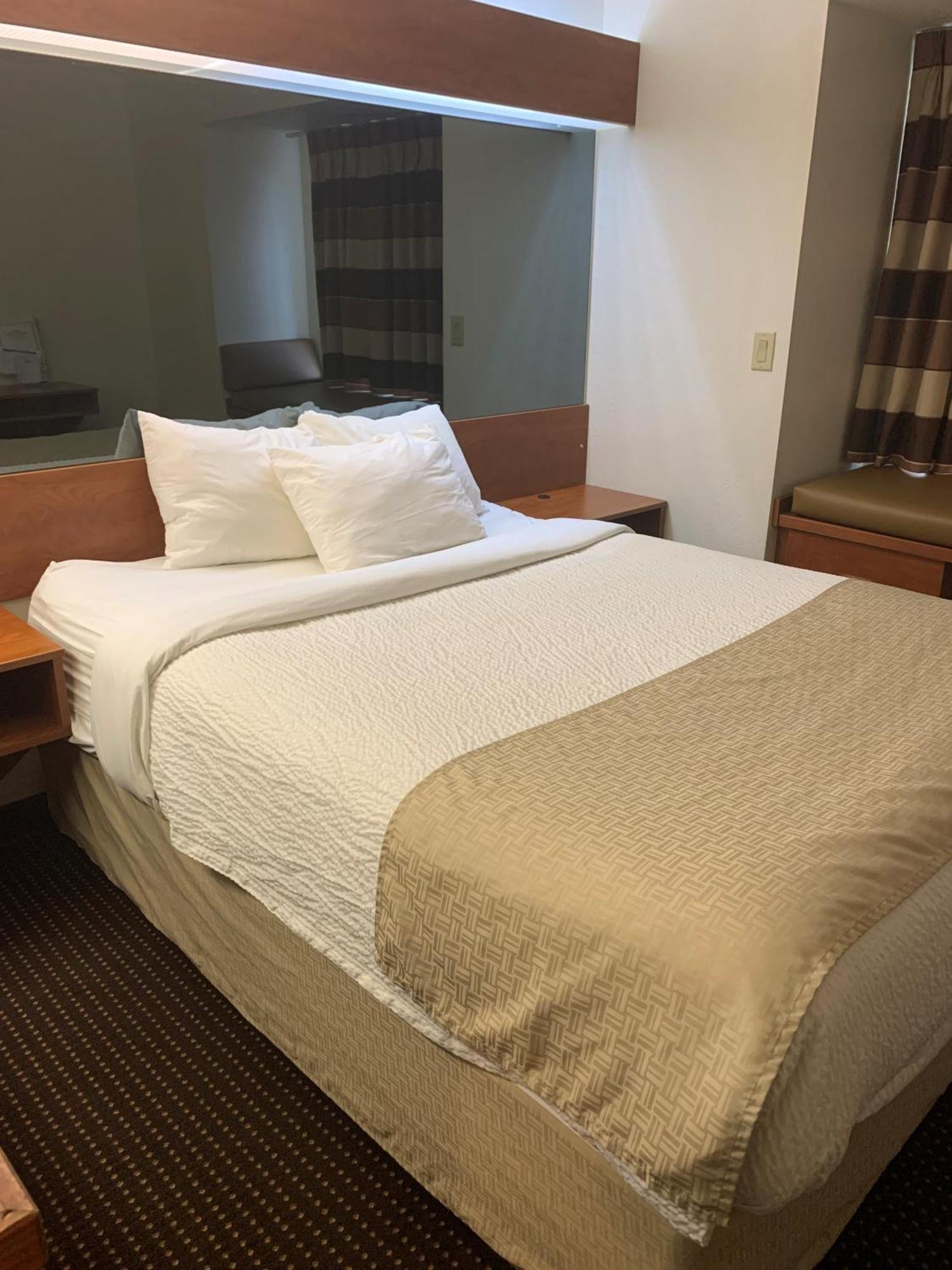 Microtel Inn & Suites By Wyndham Rice Lake Bagian luar foto