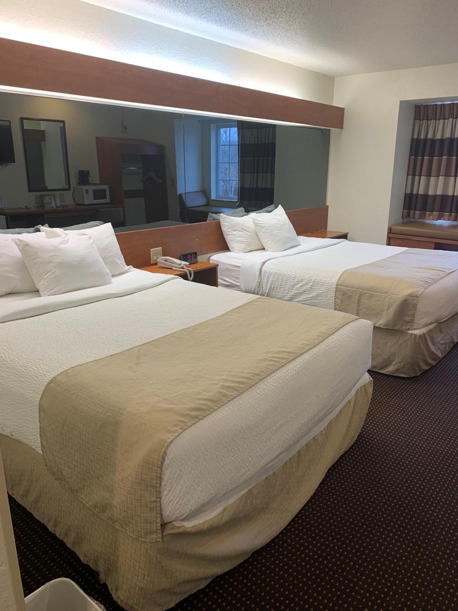 Microtel Inn & Suites By Wyndham Rice Lake Bagian luar foto