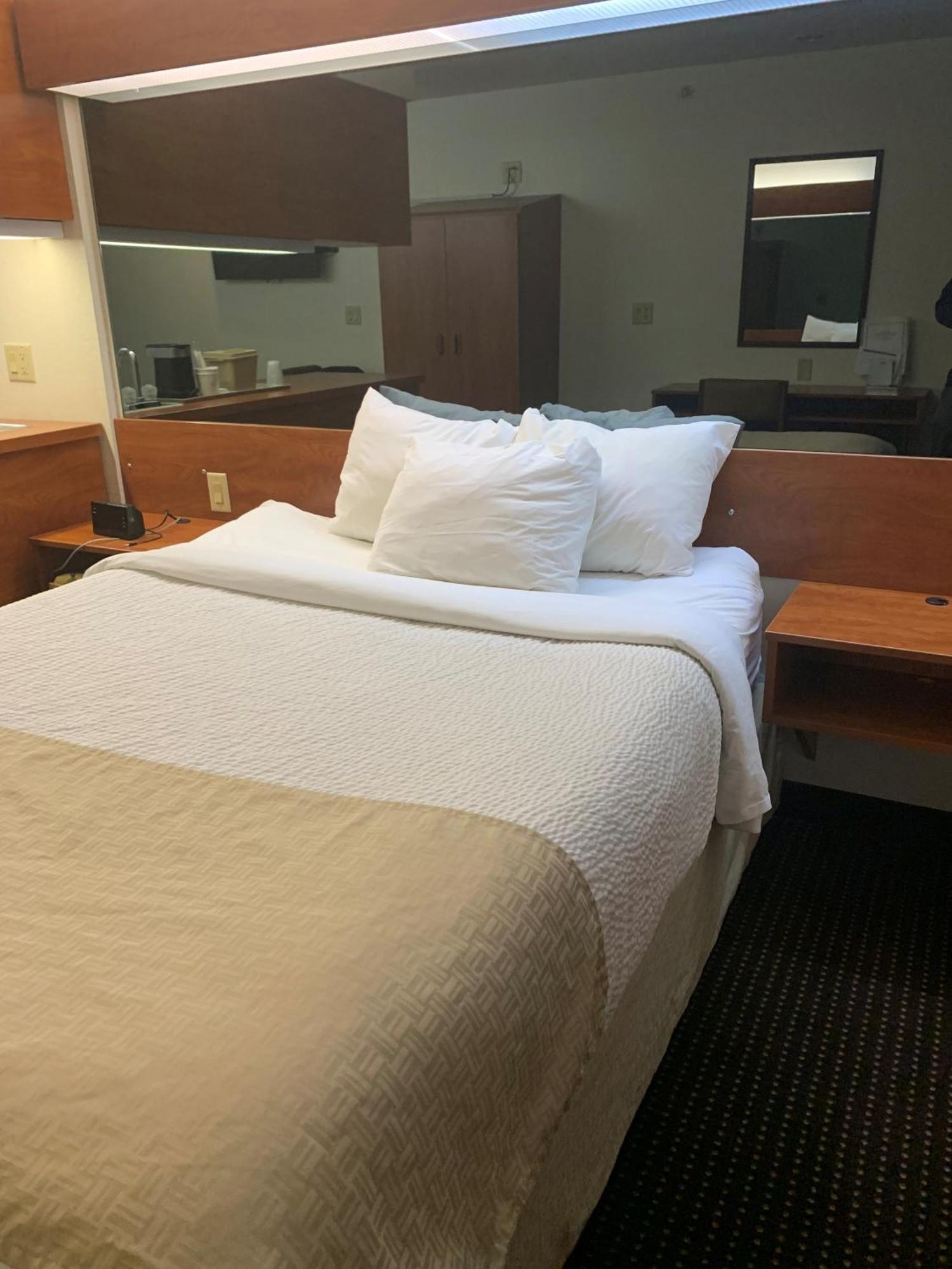 Microtel Inn & Suites By Wyndham Rice Lake Bagian luar foto