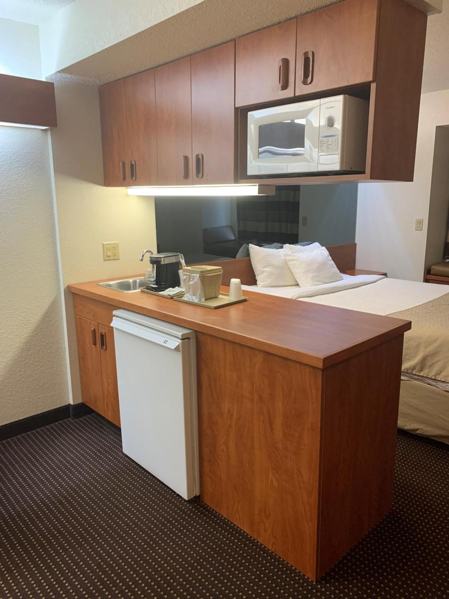 Microtel Inn & Suites By Wyndham Rice Lake Bagian luar foto