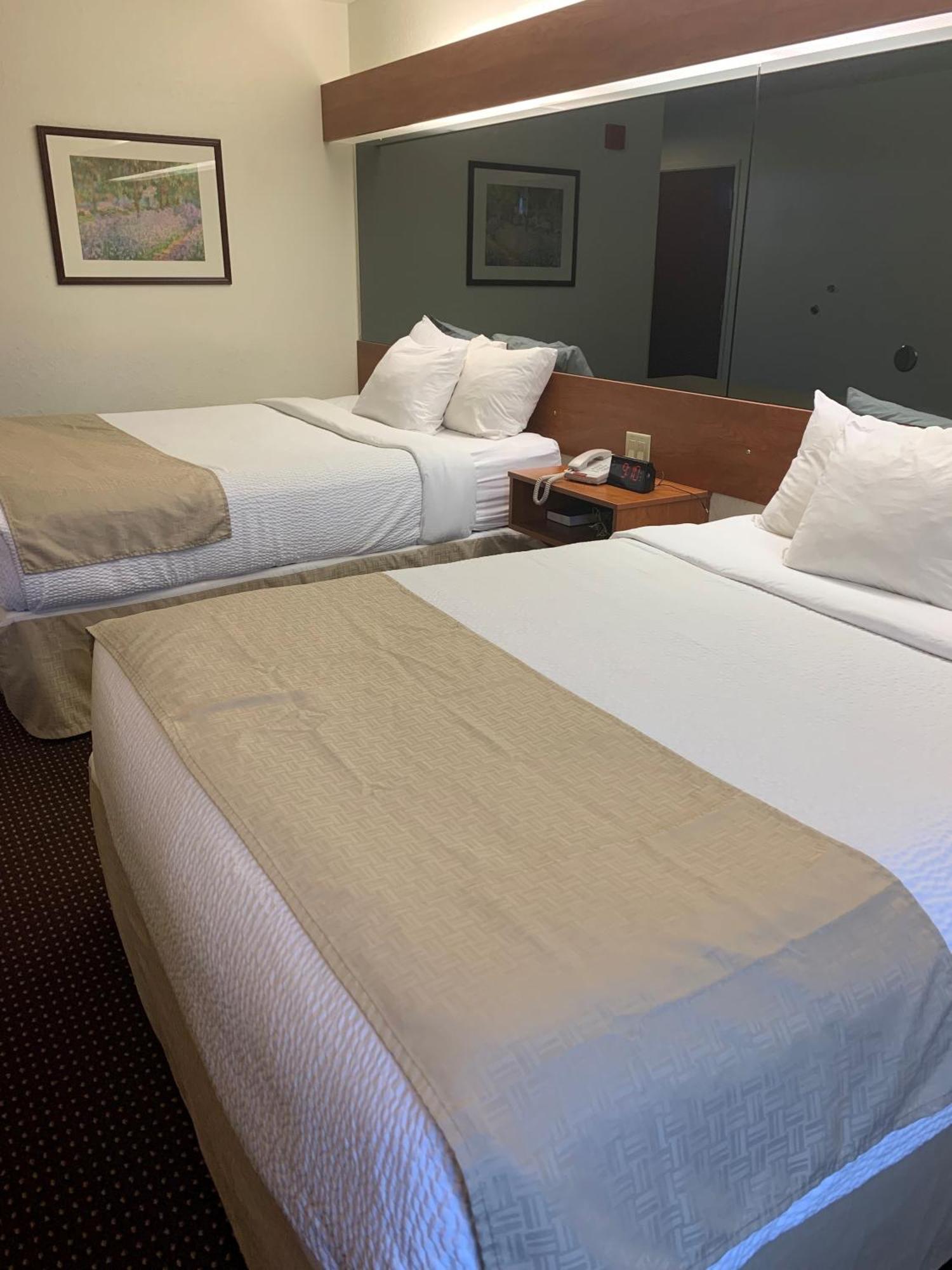 Microtel Inn & Suites By Wyndham Rice Lake Bagian luar foto