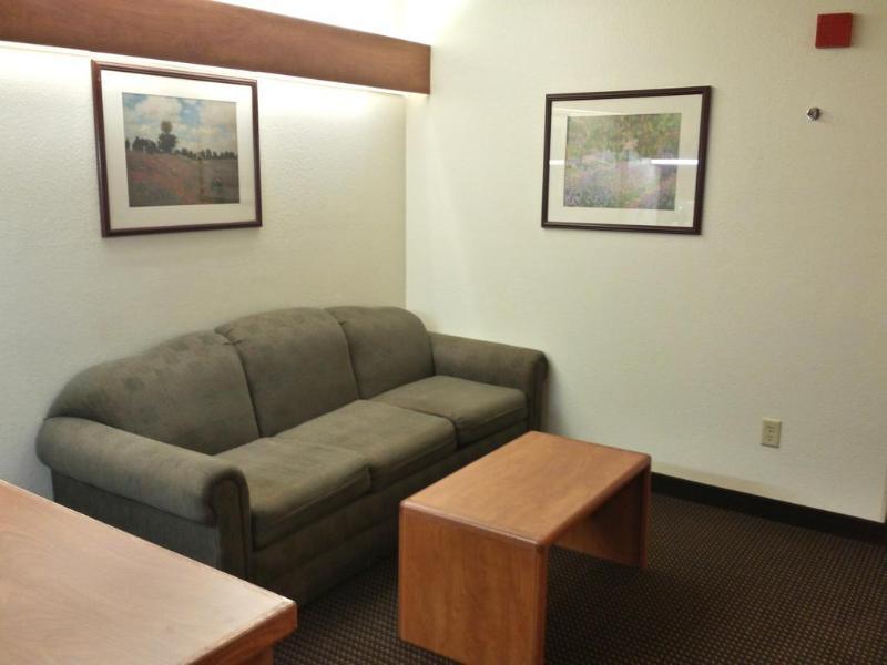 Microtel Inn & Suites By Wyndham Rice Lake Bagian luar foto