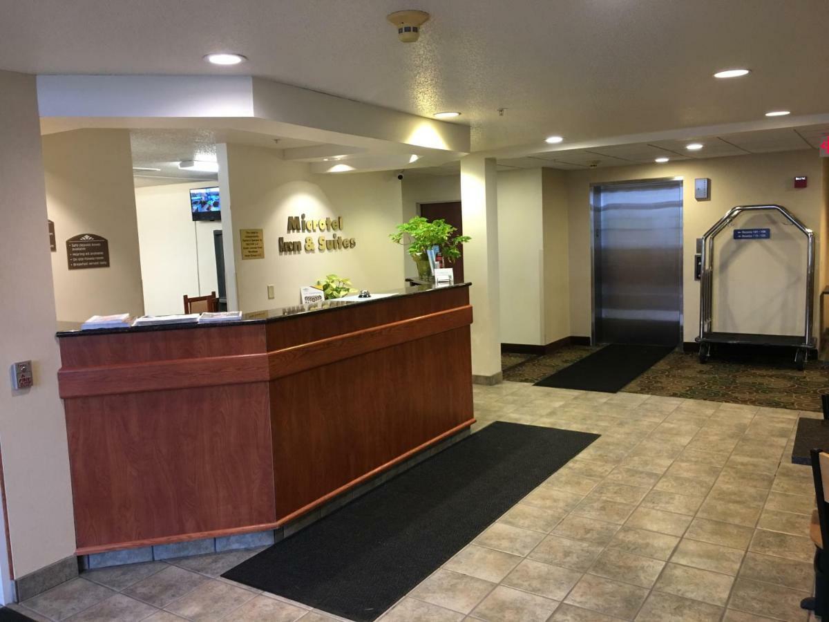 Microtel Inn & Suites By Wyndham Rice Lake Bagian luar foto