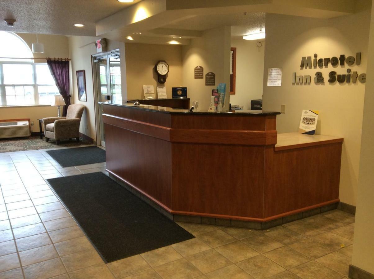 Microtel Inn & Suites By Wyndham Rice Lake Bagian luar foto